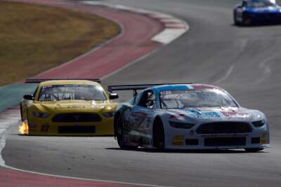 Alex Wright leading Tom Sheehan in the Trans Am group