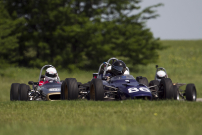 86 Angus Lemon chased by 95 Alex Acemyan in Formula Fords
