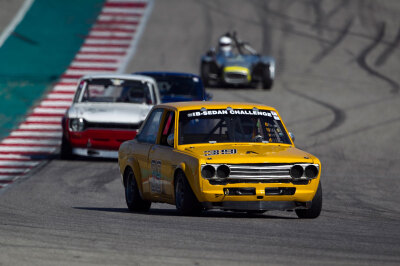 Donnie Cluck holding off Stuart Blackwood at Turn 20